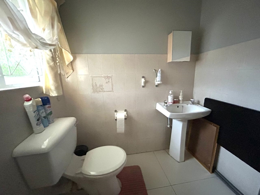 5 Bedroom Property for Sale in Beacon Bay Eastern Cape